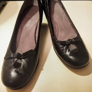 Black leather Aerosoles Triple Play Heels